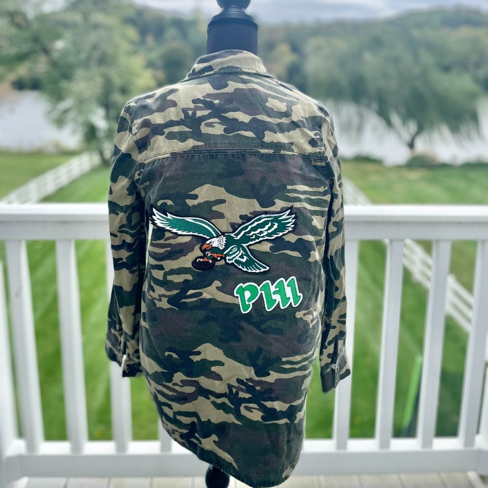 Womens Camo Studded Eagles Light Shacket (XS)